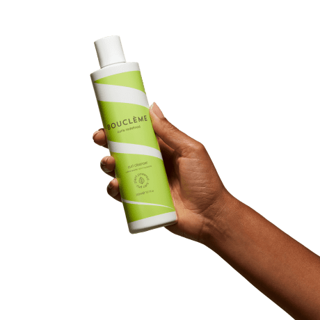 Resized-Handshots_0000s_0017_Transparent_0017_Product-Hand-ShotsCurl-Cleanser